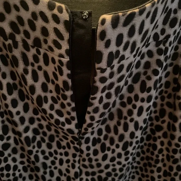 Ann Taylor animal print skirt with black side piping. - Picture 4 of 5